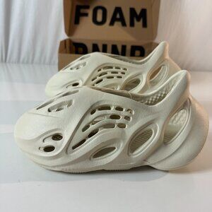 Adidas Yeezy Foam RNR Sand Mens Size 5 NEW in Box